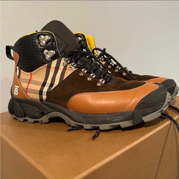 BURBERRY THURSDAY MAJOR FINAL SALE - Picture 4 of 9